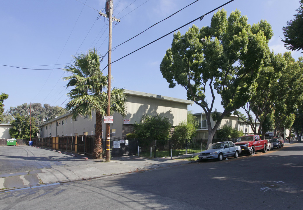 Green Villa North Apartments in San Jose, CA - Foto de edificio