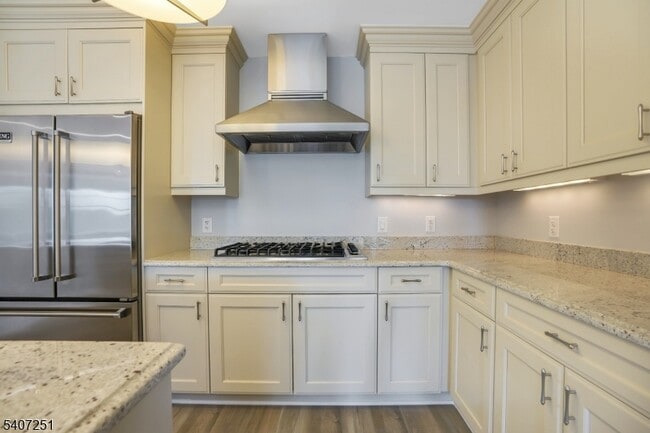 property at 40 W Park Pl