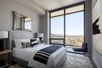 Argyle House in Los Angeles, CA - Foto de edificio - Building Photo