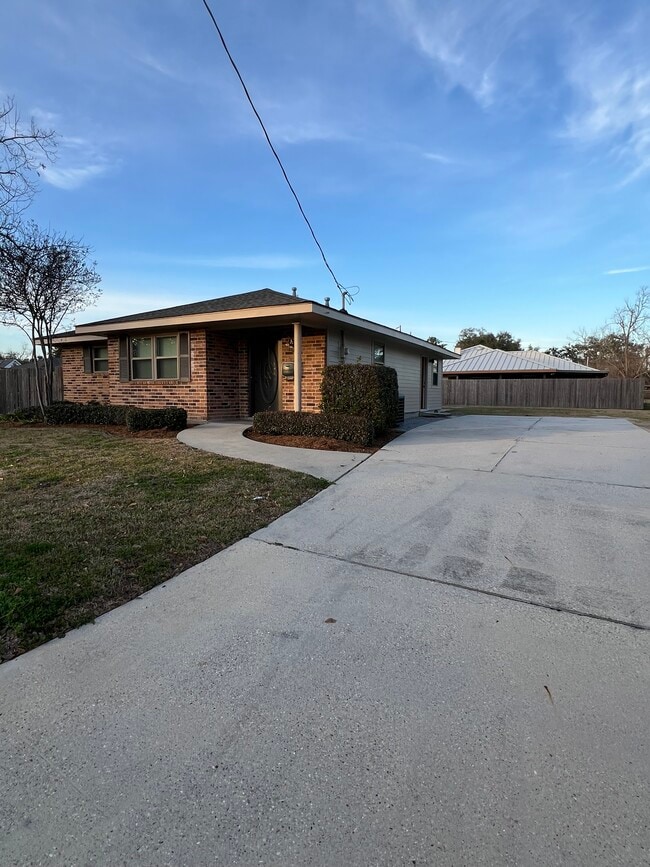 202 Ave A in Belle Chasse, LA - Building Photo - Building Photo