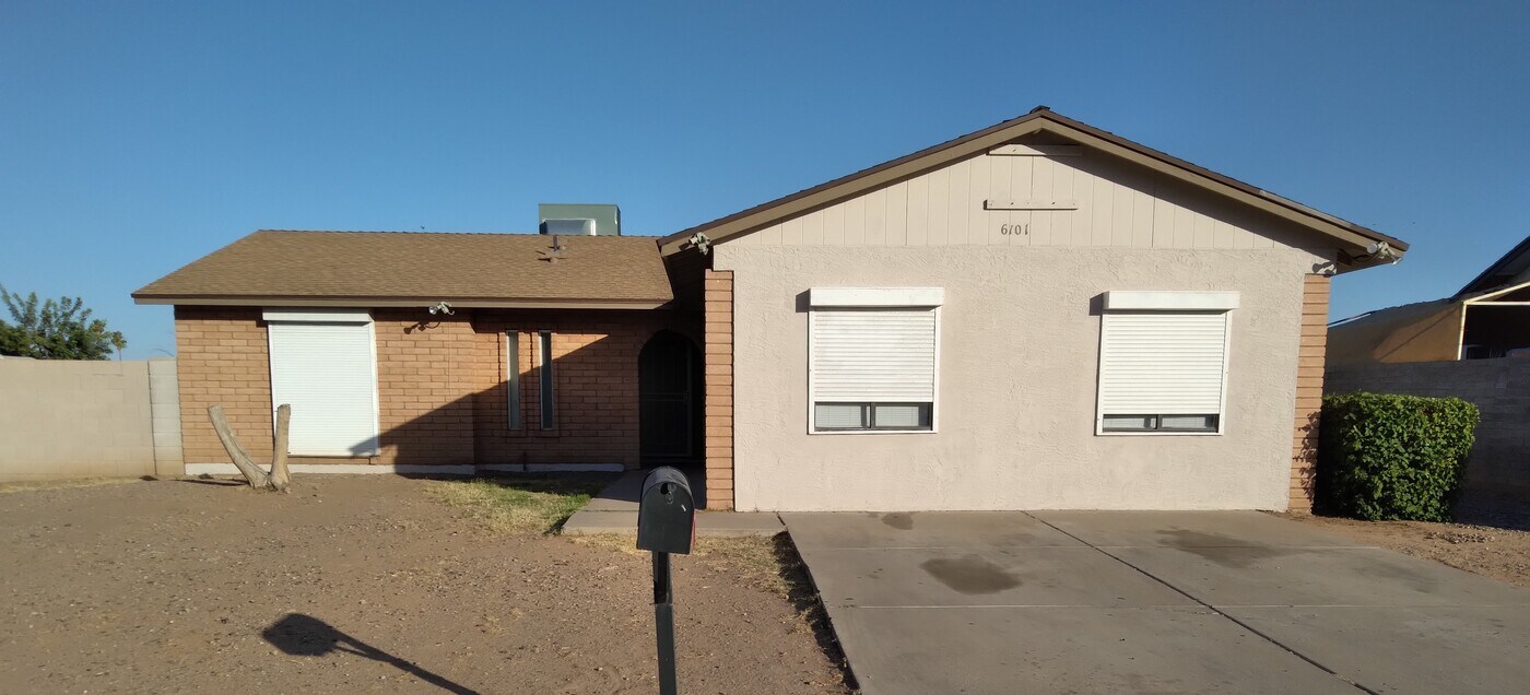 6101 W McKinley St in Phoenix, AZ - Building Photo