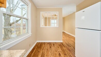 2415 N Hillcrest Dr in Springfield, TN - Building Photo - Building Photo