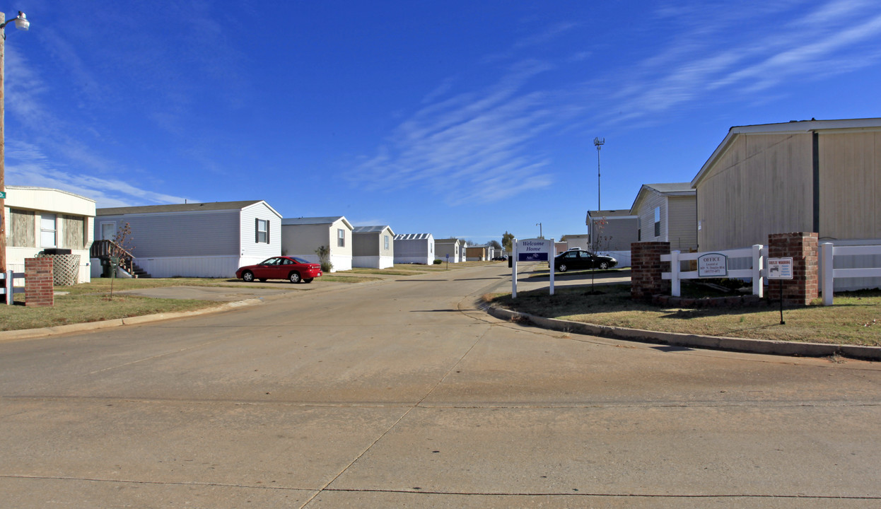 Misty Hollow in Midwest City, OK - Building Photo