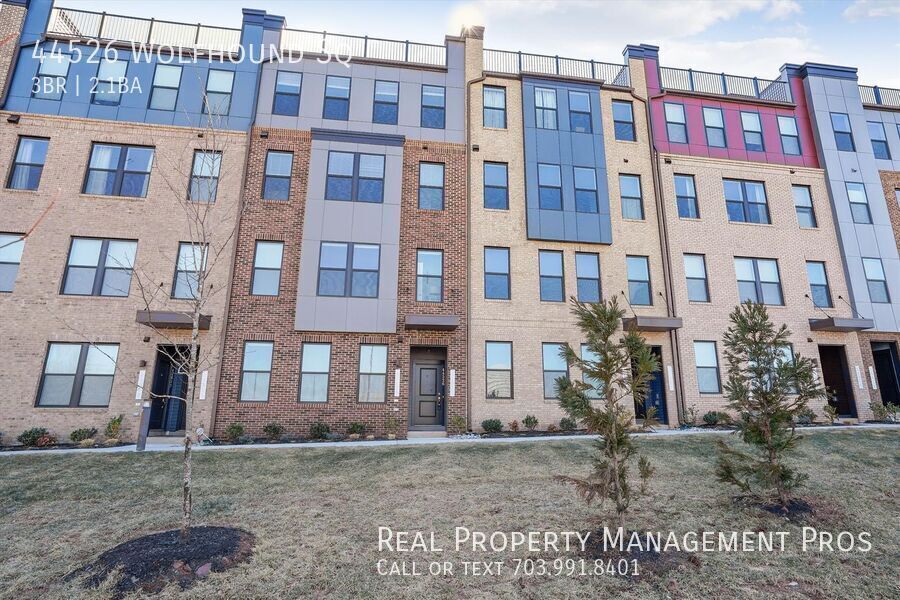 44526 Wolfhound Sq in Ashburn, VA - Building Photo