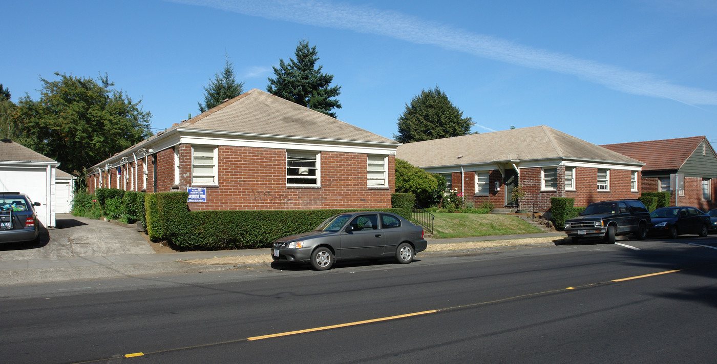 6345 N Albina in Portland, OR - Building Photo