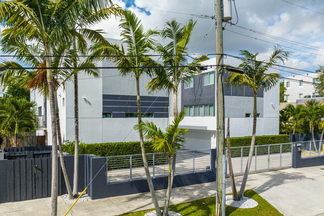 The Enclave in South Miami, FL - Building Photo - Building Photo