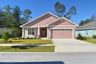 211 Brandywine Rd in Freeport, FL - Building Photo