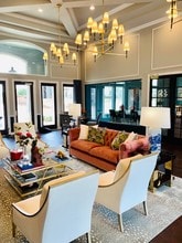 Forest Pines Apartments in Bryan, TX - Foto de edificio - Building Photo