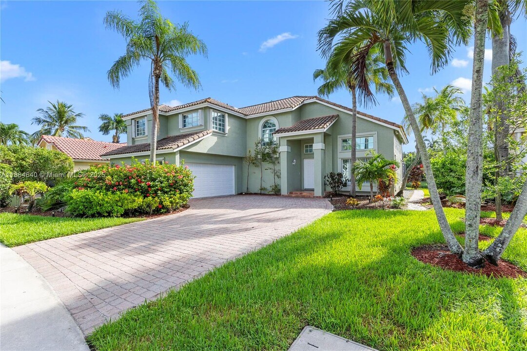 1060 Capistrano in Weston, FL - Building Photo