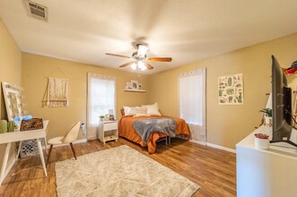 1120 N Ollie Ave in Stephenville, TX - Building Photo - Building Photo