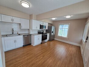 2115 W 43rd Ave in Kansas City, KS - Building Photo - Building Photo