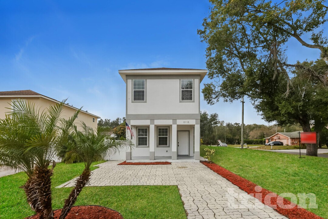 8118 N Coolidge Ave in Tampa, FL - Foto de edificio