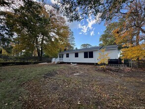 75 Valley Dr in Sound Beach, NY - Building Photo - Building Photo