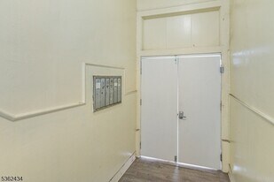 68 Mill St in Belleville, NJ - Building Photo