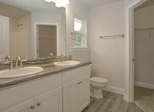 1715 Leigh Lp in Gonzalez, FL - Building Photo - Building Photo