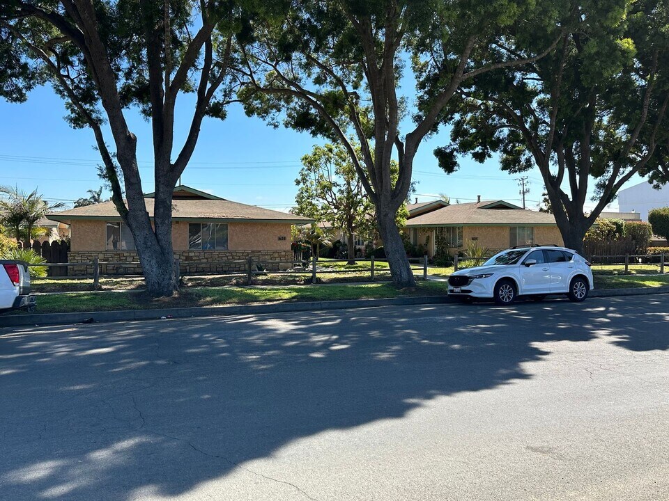 632 E Chapel St in Santa Maria, CA - Building Photo