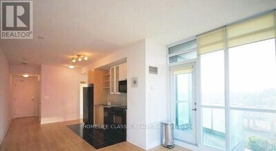 600-1600 Fleet St in Toronto, ON - Building Photo - Building Photo