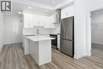 153 Wilson St W in Ancaster, ON - Building Photo - Building Photo