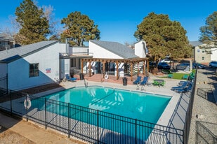 Pinewood Estates in Albuquerque, NM - Building Photo