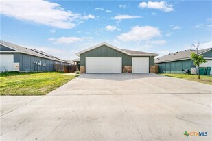 742 Freedom Cir in Nolanville, TX - Building Photo