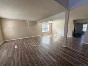 1883 Creekstone Dr in Columbus, IN - Building Photo - Building Photo