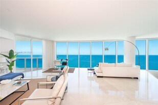 2711 S Ocean Dr in Hollywood, FL - Building Photo