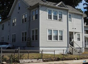 1880 Seaview Ave in Bridgeport, CT - Building Photo