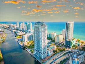 4010 S Ocean Dr in Hollywood, FL - Building Photo - Building Photo