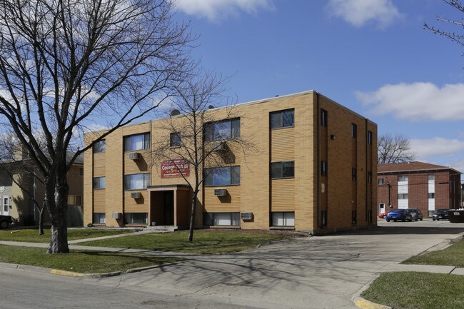 College Park 3 in Moorhead, MN - Foto de edificio - Building Photo