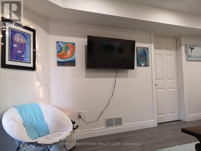 53 Boulder Crescent in Guelph, ON - Building Photo - Building Photo