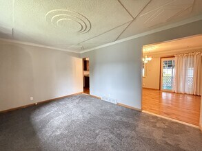 208 Wallace Dr in Saline, MI - Building Photo - Building Photo