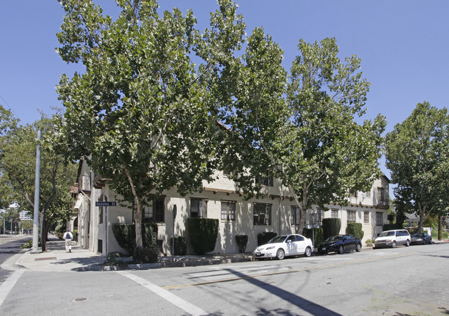 Mission Court Apartments in San Jose, CA - Building Photo - Building Photo