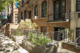 159 W 76th St in New York, NY - Building Photo - Building Photo