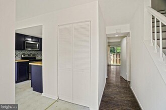 9347 Weathervane Pl in Gaithersburg, MD - Building Photo - Building Photo
