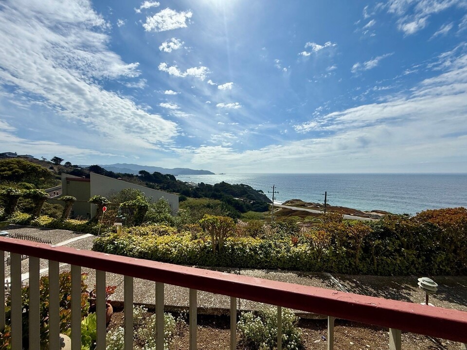 5009 Palmetto Ave in Pacifica, CA - Foto de edificio