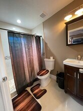 1121 NW 30th Ter in Fort Lauderdale, FL - Foto de edificio - Building Photo