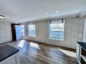 8001 Hamilton Ave in Cincinnati, OH - Building Photo - Building Photo