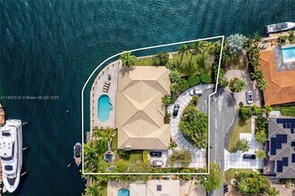 655 Hibiscus Dr in Hallandale Beach, FL - Building Photo - Building Photo
