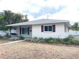 126 18th Ave NE in St. Petersburg, FL - Building Photo