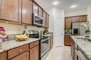 10366 Wellington Parc Dr in Wellington, FL - Building Photo
