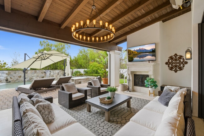 property at 14942 Encendido