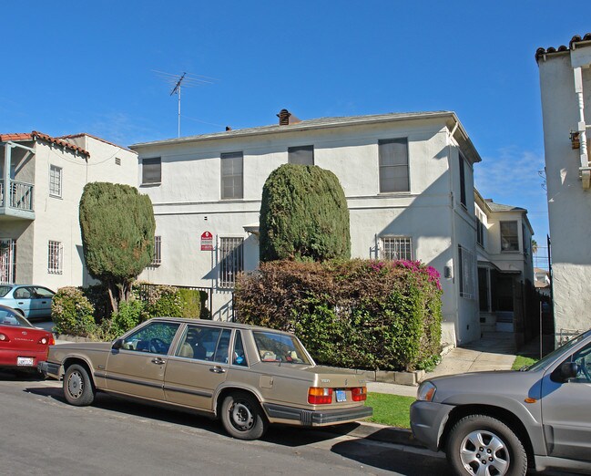 324 N Genesee Ave in Los Angeles, CA - Building Photo - Building Photo