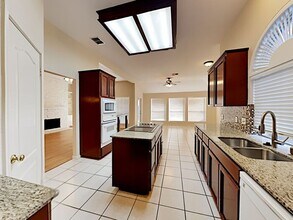 6410 St Tropez St in Corpus Christi, TX - Building Photo - Building Photo