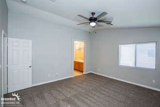 6482 Holyrod Park Ct in Las Vegas, NV - Building Photo - Building Photo