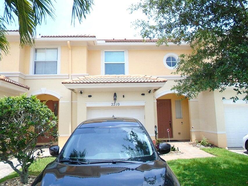 2210 Seminole Palms Dr in Greenacres, FL - Building Photo