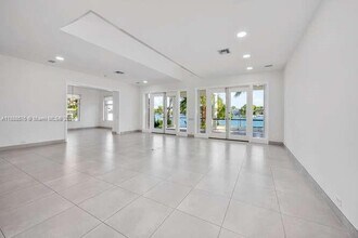 621 N Mashta Dr in Key Biscayne, FL - Building Photo - Building Photo