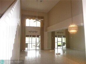 7426 Pinewalk Dr S in Margate, FL - Building Photo - Building Photo