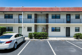 Riverview Manor in Cocoa Beach, FL - Foto de edificio - Building Photo