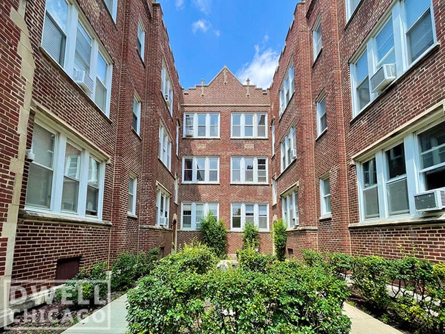 3044 W Wellington Ave, Unit 1
