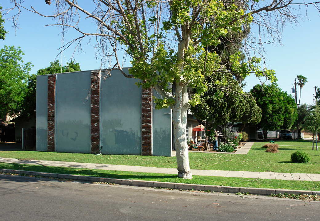 2547 E Thomas Ave in Fresno, CA - Building Photo